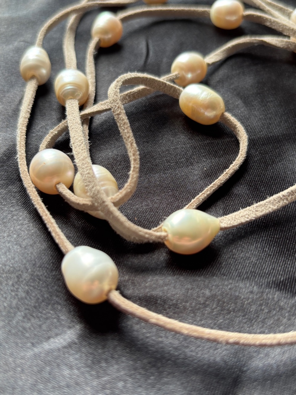 Genuine Baroque Freshwater Pearl Suede Lariat - Picture 3 of 6